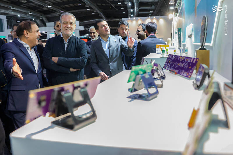 عکس / بازدید پزشکیان از نمایشگاه فناوری‌های روز آمد ایران 24