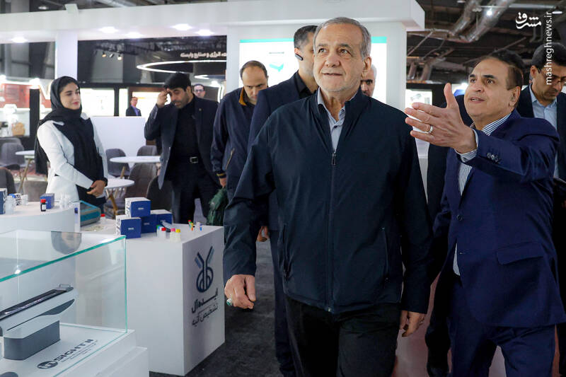 عکس / بازدید پزشکیان از نمایشگاه فناوری‌های روز آمد ایران 19