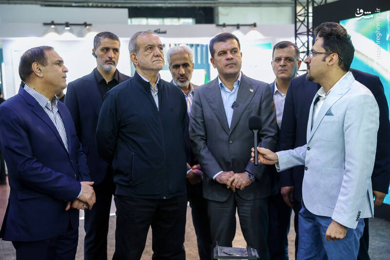 عکس / بازدید پزشکیان از نمایشگاه فناوری‌های روز آمد ایران 15