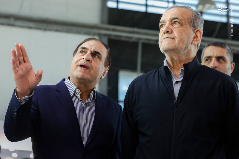 عکس / بازدید پزشکیان از نمایشگاه فناوری‌های روز آمد ایران 14