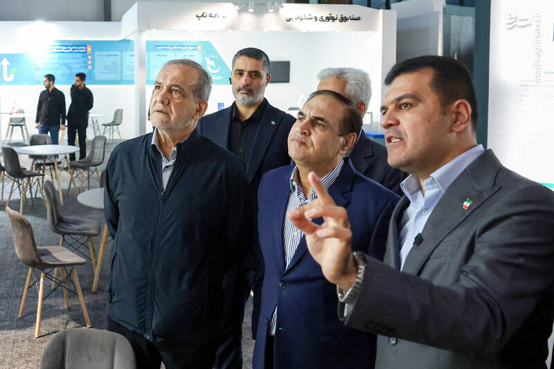 عکس / بازدید پزشکیان از نمایشگاه فناوری‌های روز آمد ایران 7
