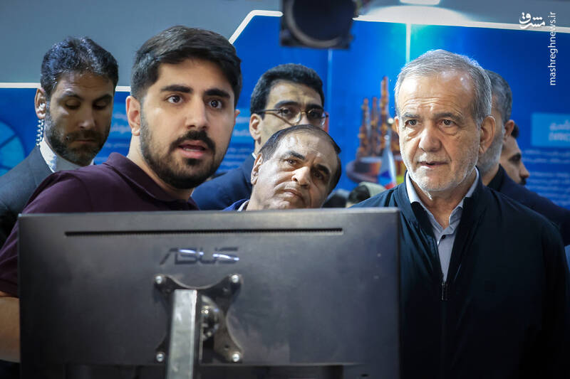 عکس / بازدید پزشکیان از نمایشگاه فناوری‌های روز آمد ایران 6