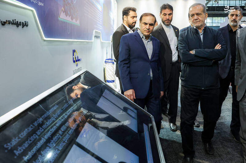 عکس / بازدید پزشکیان از نمایشگاه فناوری‌های روز آمد ایران 3