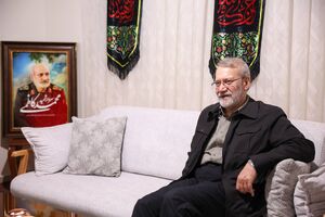 عکس/ دیدار لاریجانی با خانواده شهید کاظمی