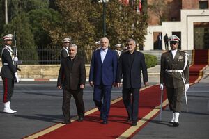 عکس / بدرقه رسمی رئیس مجلس برای سفر به پاکستان