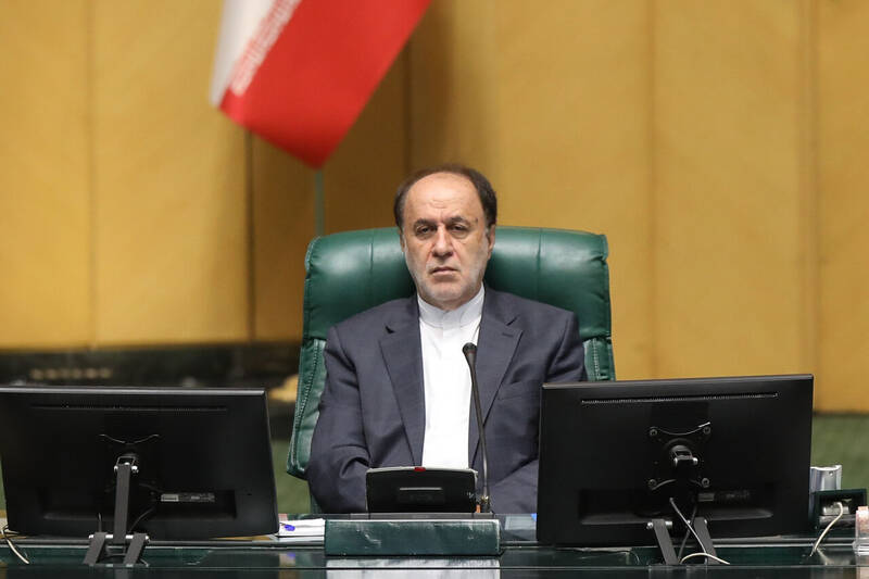 Iransko ljudstvo na dan 13. Abana izrazilo odpor proti aroganci in zvestobo idealom