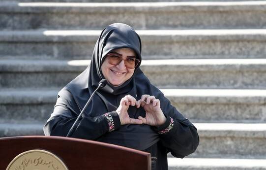 فیلم/ واکنش سخنگوی دولت به نشان دادن نماد قلب با دستانش