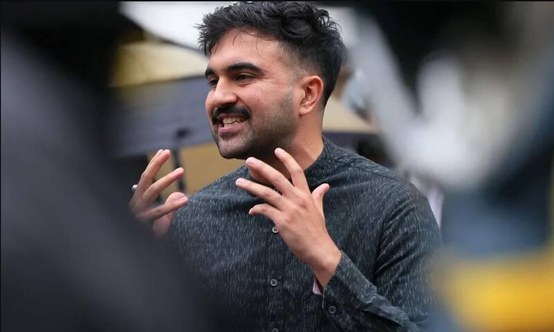 «زُهران ممدانی» کیست؟/ شهردار مسلمان نیویورک با پرچم فلسطین در یک دست و پرچم رنگین‌کمانی در دست دیگر/ تناقض یا چپ‌گرایی مترقی؟ +عکس و فیلم