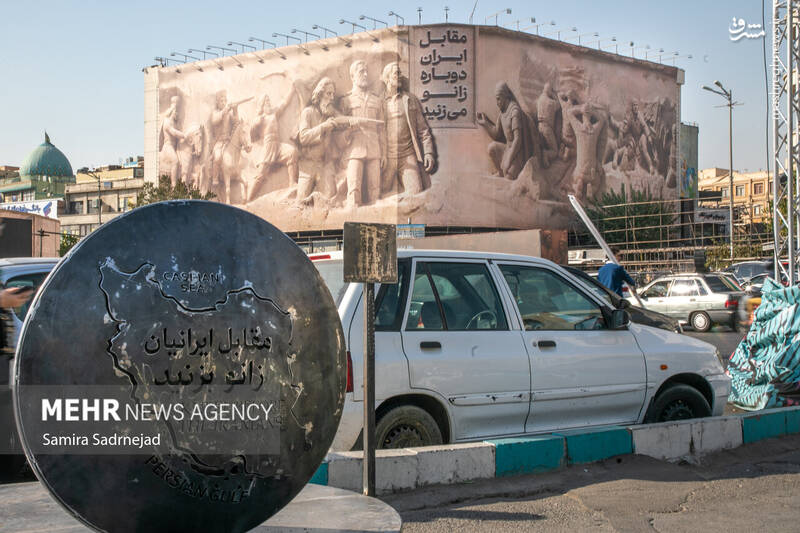 عکس / رونمایی از طرح جدید دیوارنگاره میدان انقلاب 7