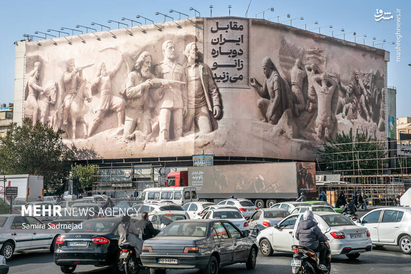 عکس / رونمایی از طرح جدید دیوارنگاره میدان انقلاب 6