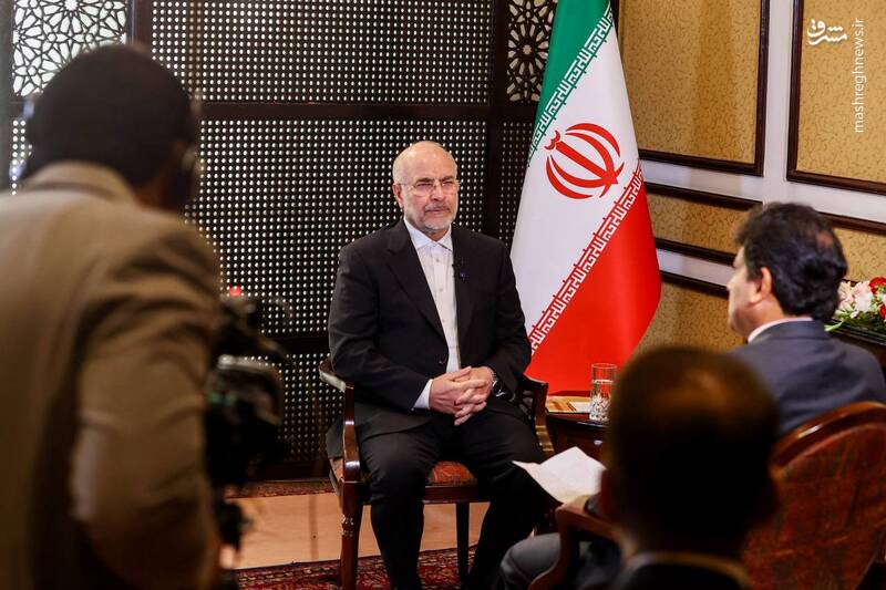 عکس/ مصاحبه روزنامهنگار سرشناس پاکستانی با قالیباف در اسلامآباد