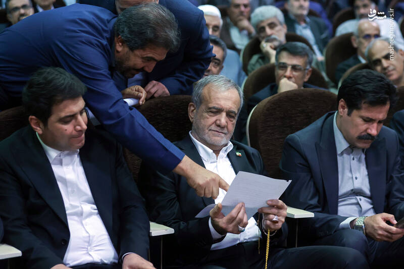 نشست با فعالان سیاسی کردستان