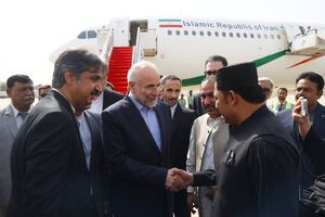 استقبال از قالیباف در بدو ورود به کراچی پاکستان