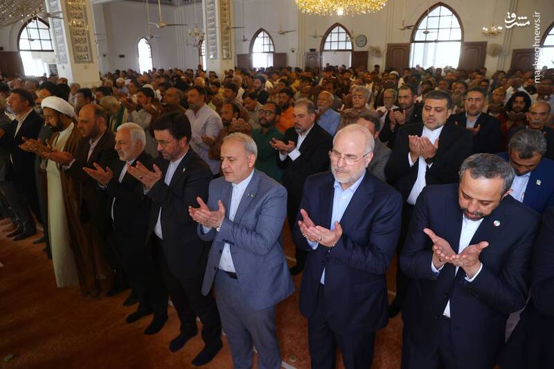 عکس/ حضور قالیباف در نماز جمعه مسجد یثرب کراچی