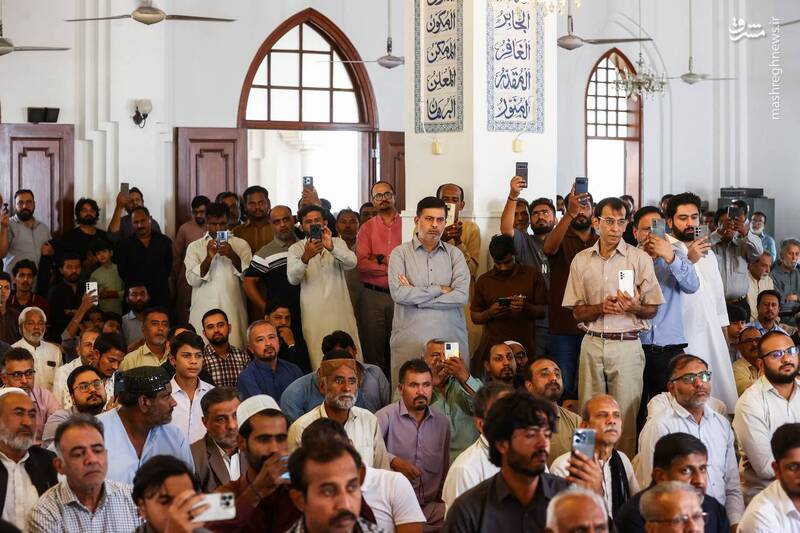 عکس/ حضور قالیباف در نماز جمعه مسجد یثرب کراچی