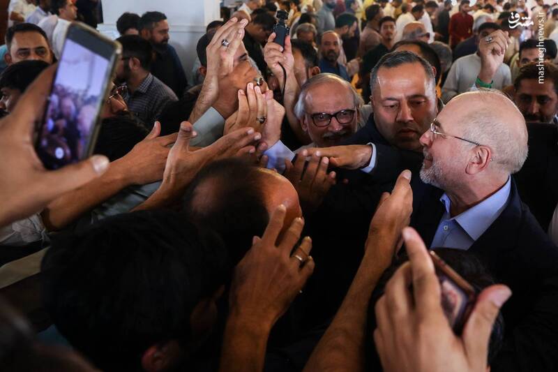 عکس/ حضور قالیباف در نماز جمعه مسجد یثرب کراچی