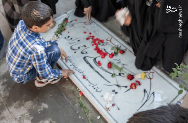 آغاز هفته هوافضای سپاه با عطرافشانی و گلباران مزار شهدا