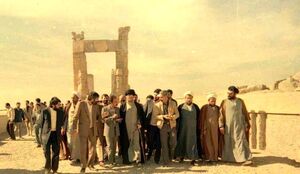 آیت‌الله خامنه‌ای علیه دوقطبی واهی