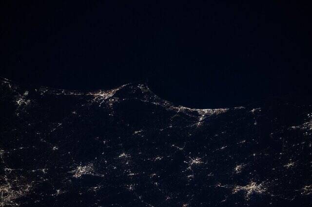 وقتی ساکنان فضا و زمین از یکدیگر عکس می‌گیرند 4