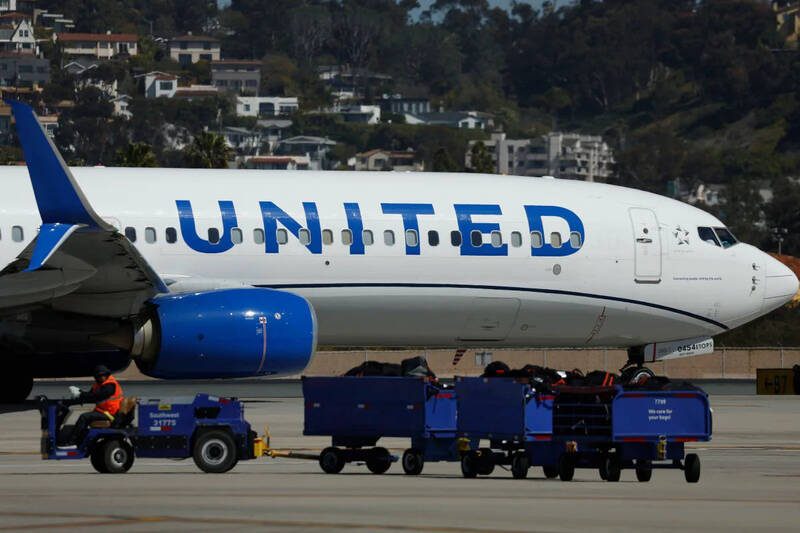 درصد،پروازها،پرواز،آمريكا،نوامبر،تعطيلي،لغو،هوايي،گزارش