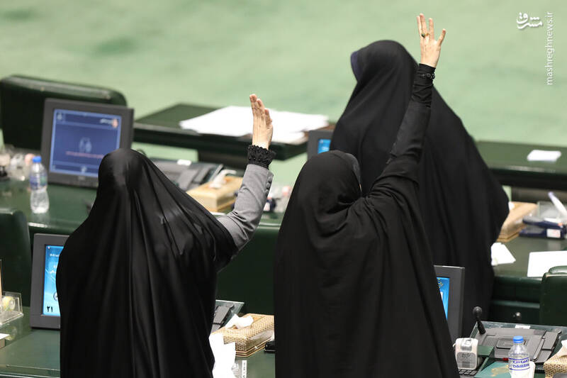 عکس / نشست علنی یکشنبه 18 آبان 1404 مجلس 31