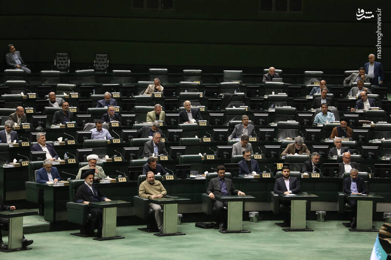 عکس / نشست علنی یکشنبه 18 آبان 1404 مجلس 5