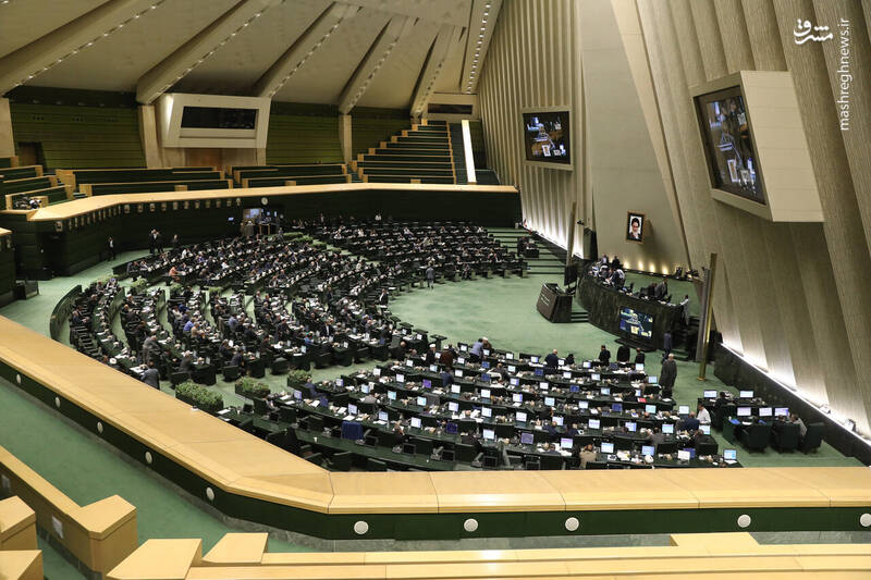 عکس / نشست علنی یکشنبه 18 آبان 1404 مجلس 37