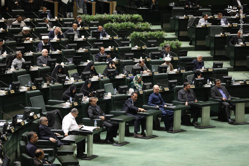 عکس / نشست علنی یکشنبه 18 آبان 1404 مجلس 9