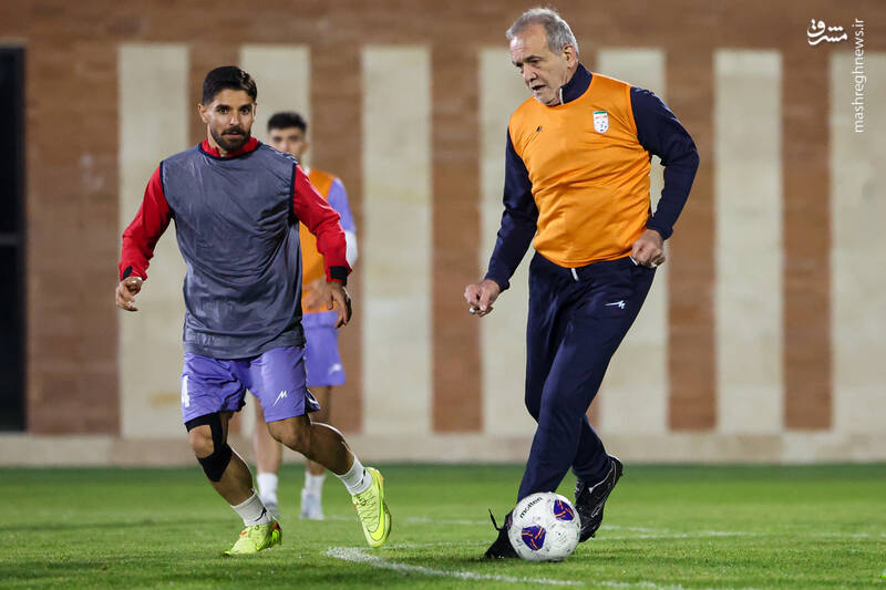 عکس/ رئیس جمهور پا به توپ شد