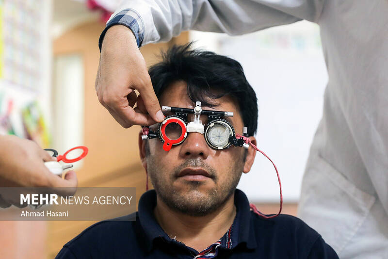 قرنيه،قوز،بيماري،چشم،تشخيص،صادقي،موقع،سابقه،مراجعه