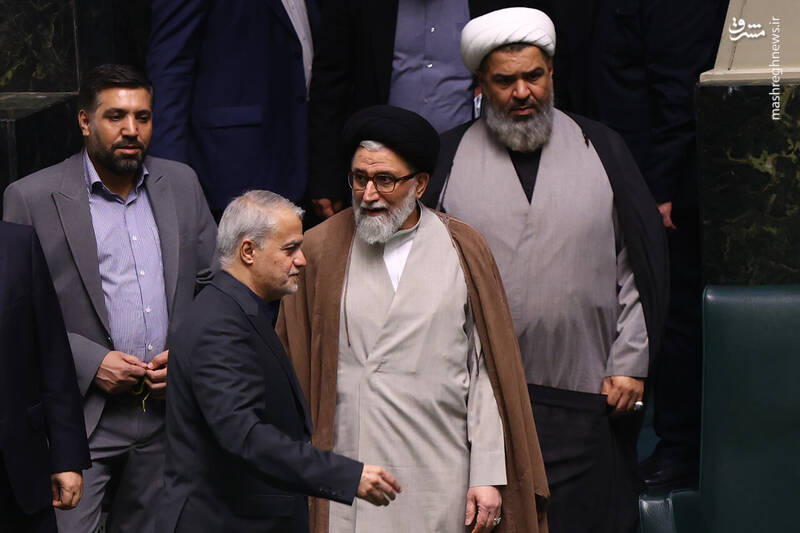 عکس / حضور تعدادی از وزرای دولت در صحن علنی مجلس 34