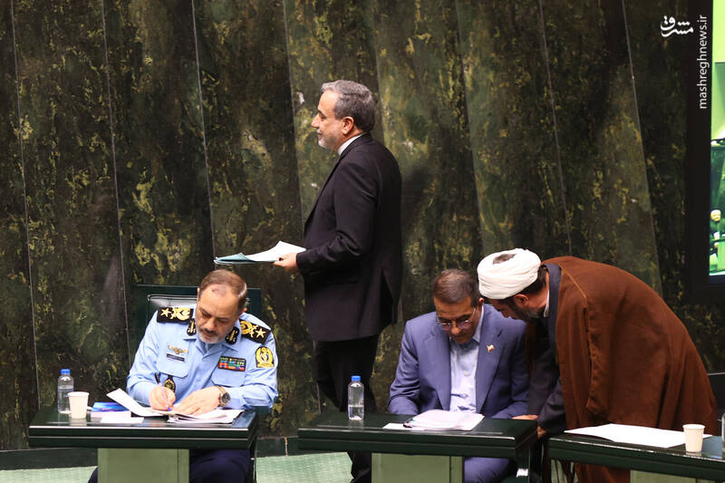 عکس / حضور تعدادی از وزرای دولت در صحن علنی مجلس 41