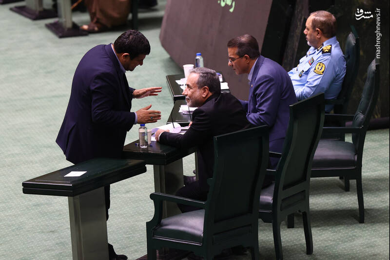 عکس / حضور تعدادی از وزرای دولت در صحن علنی مجلس 39