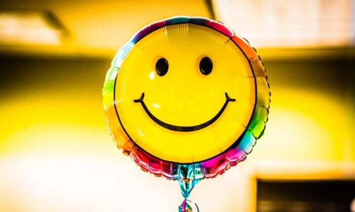 پشت پرده خندههای عصبی، از شرمندگی تا درمان