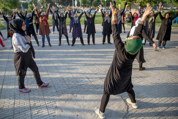 پشت پرده خندههای عصبی، از شرمندگی تا درمان