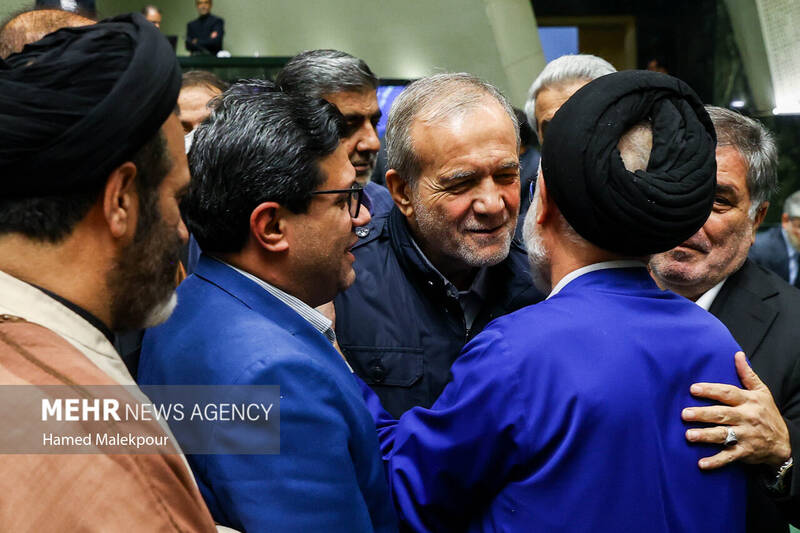 جلسه بررسی اجرای برنامه هفتم در صحن علنی مجلس با حضور رئیس جمهور