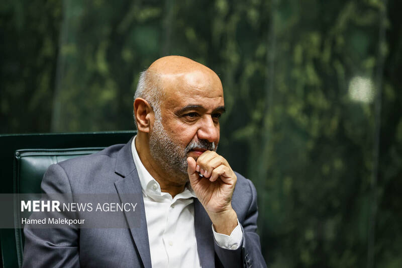 جلسه بررسی اجرای برنامه هفتم در صحن علنی مجلس با حضور رئیس جمهور