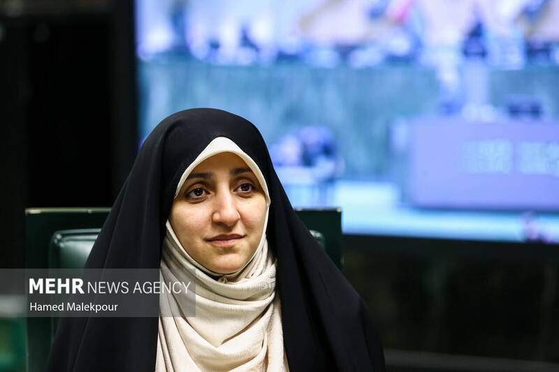 جلسه بررسی اجرای برنامه هفتم در صحن علنی مجلس با حضور رئیس جمهور