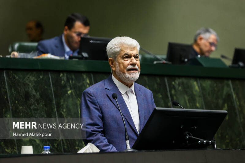 جلسه بررسی اجرای برنامه هفتم در صحن علنی مجلس با حضور رئیس جمهور
