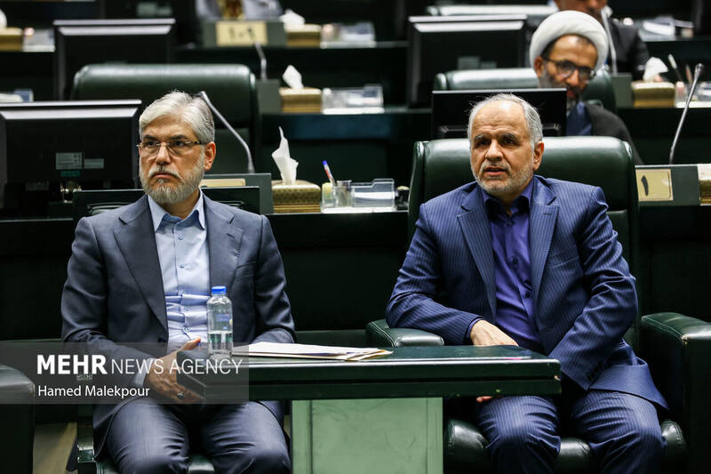 جلسه بررسی اجرای برنامه هفتم در صحن علنی مجلس با حضور رئیس جمهور