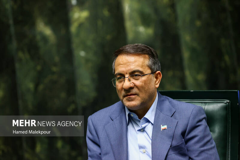 جلسه بررسی اجرای برنامه هفتم در صحن علنی مجلس با حضور رئیس جمهور