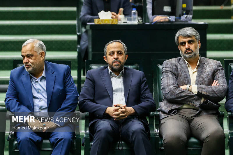 جلسه بررسی اجرای برنامه هفتم در صحن علنی مجلس با حضور رئیس جمهور