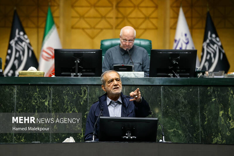 جلسه بررسی اجرای برنامه هفتم در صحن علنی مجلس با حضور رئیس جمهور