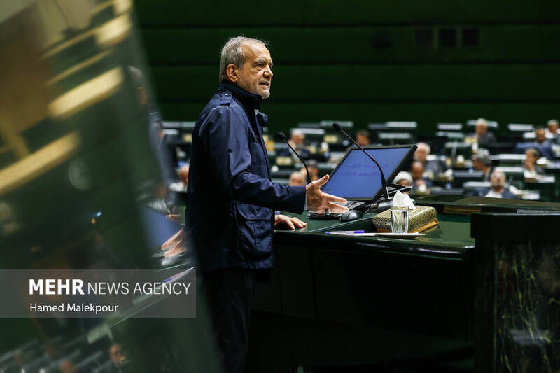 جلسه بررسی اجرای برنامه هفتم در صحن علنی مجلس با حضور رئیس جمهور