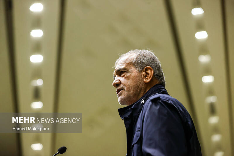 جلسه بررسی اجرای برنامه هفتم در صحن علنی مجلس با حضور رئیس جمهور