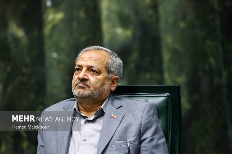 جلسه بررسی اجرای برنامه هفتم در صحن علنی مجلس با حضور رئیس جمهور