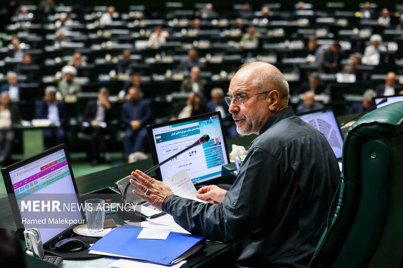 جلسه بررسی اجرای برنامه هفتم در صحن علنی مجلس با حضور رئیس جمهور