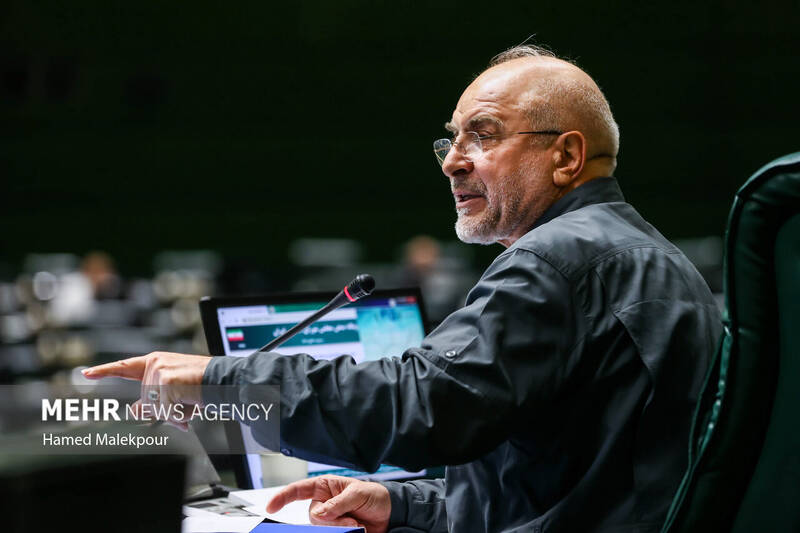 جلسه بررسی اجرای برنامه هفتم در صحن علنی مجلس با حضور رئیس جمهور