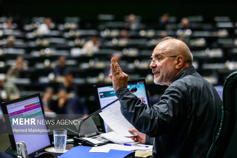 جلسه بررسی اجرای برنامه هفتم در صحن علنی مجلس با حضور رئیس جمهور