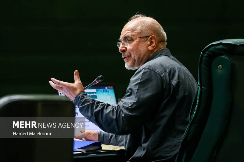 جلسه بررسی اجرای برنامه هفتم در صحن علنی مجلس با حضور رئیس جمهور